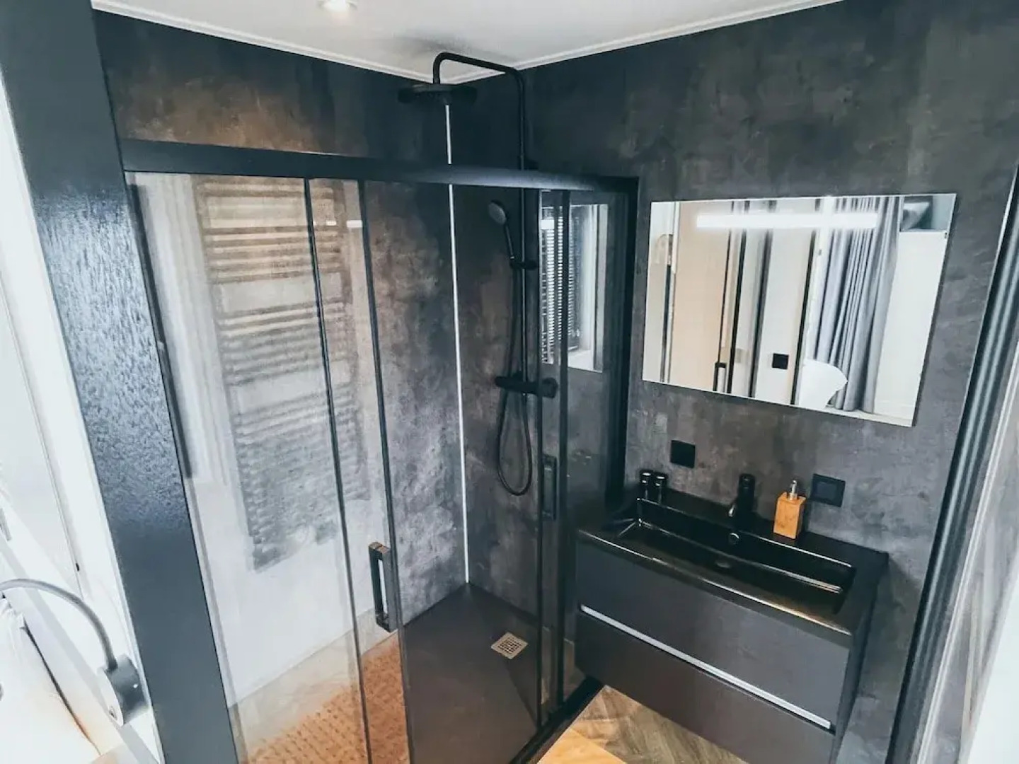 Luxury Waterfront Escape