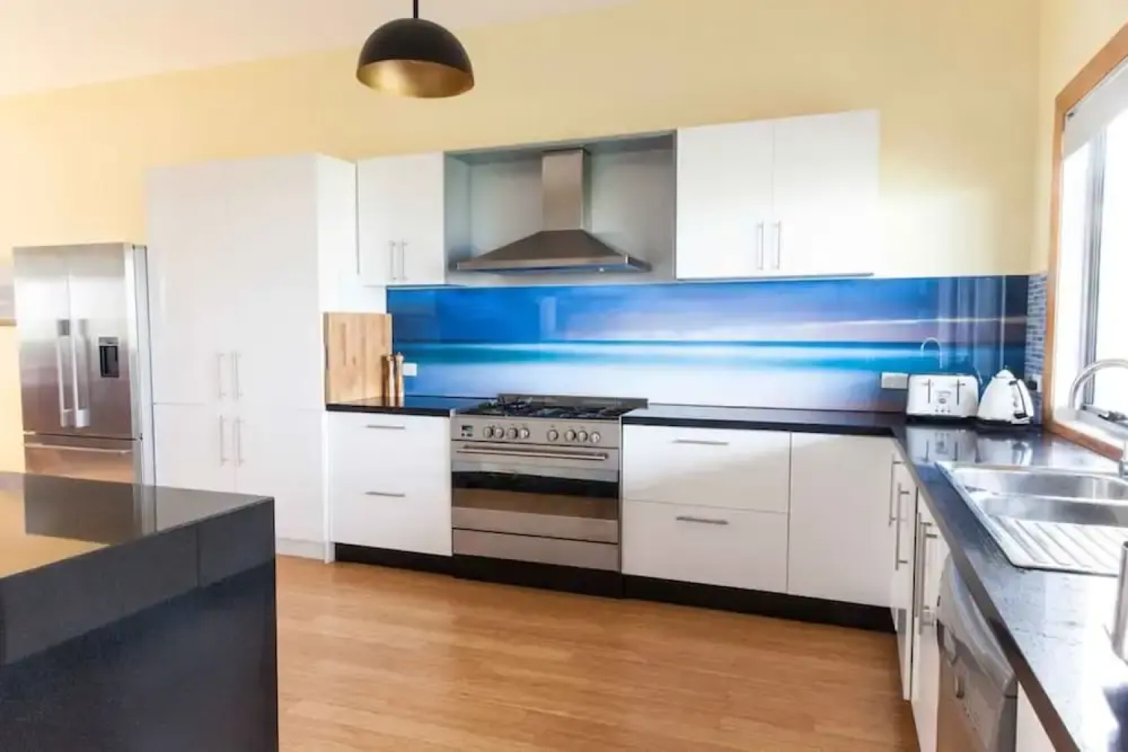 Colours By The Sea Wheelchair Pet-friendly Waterfront Retreat Fireplace Wood Supplied