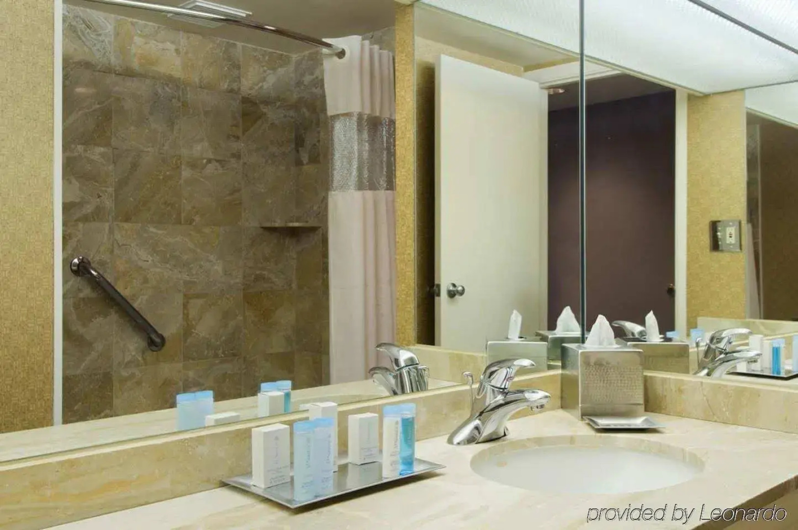 DoubleTree by Hilton Akron Fairlawn