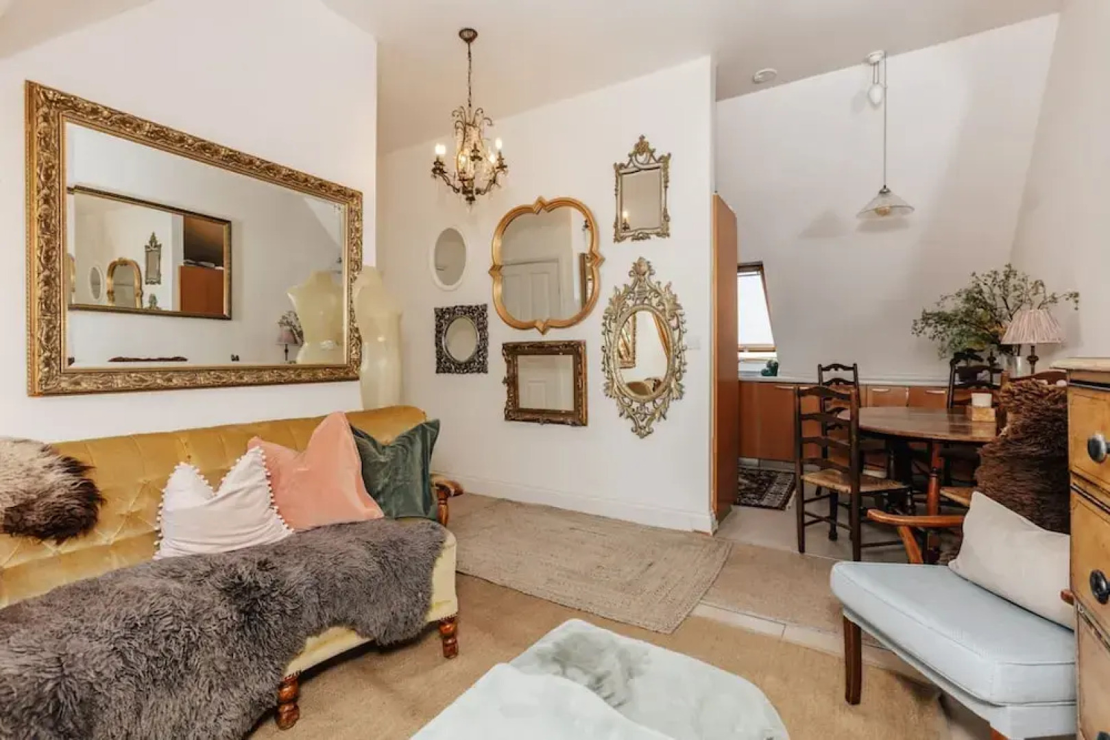 Vintage Chic Coach House