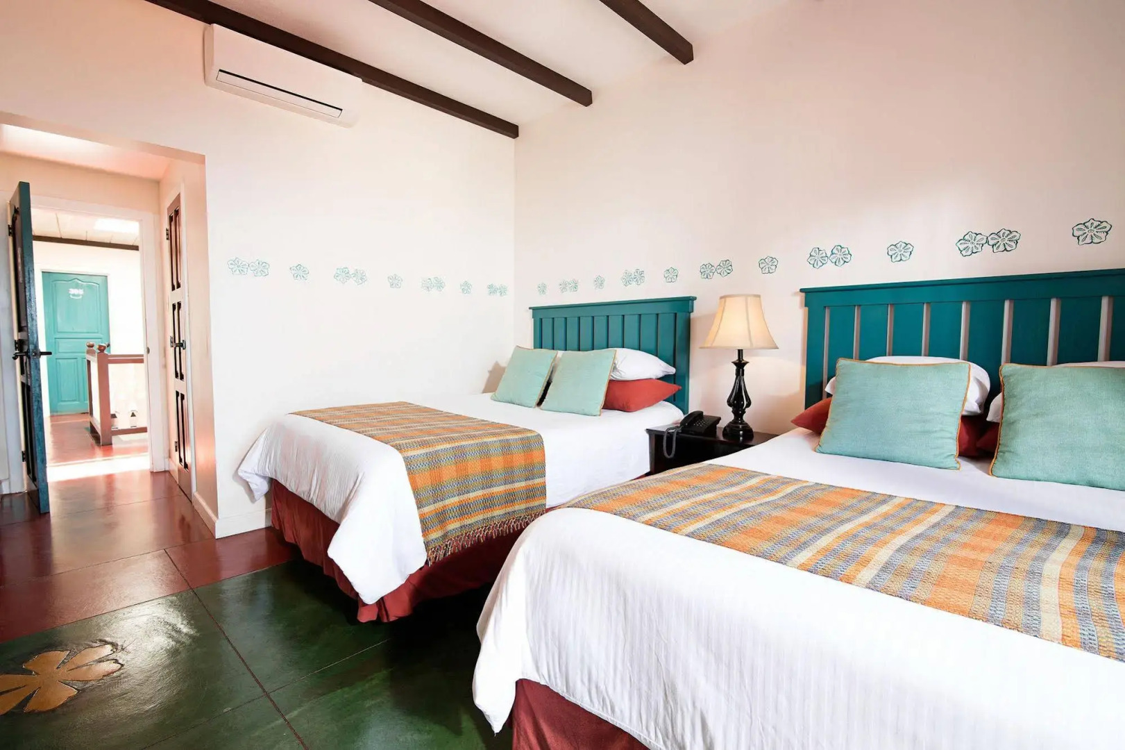 Isla de Flores Hotel