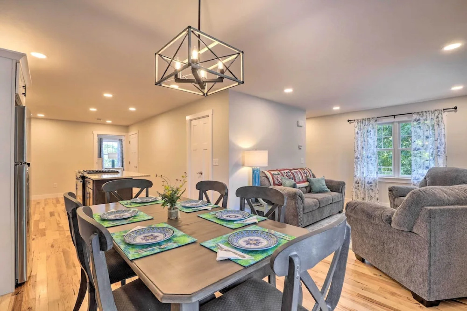 Sun-dappled Retreat - Walk to Wickaboag Lake!