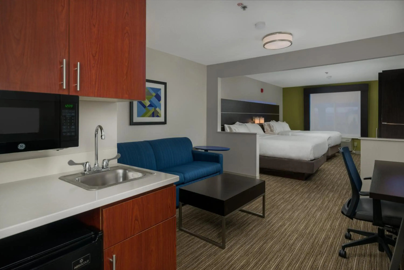 Holiday Inn Express & Suites Lawrence by IHG