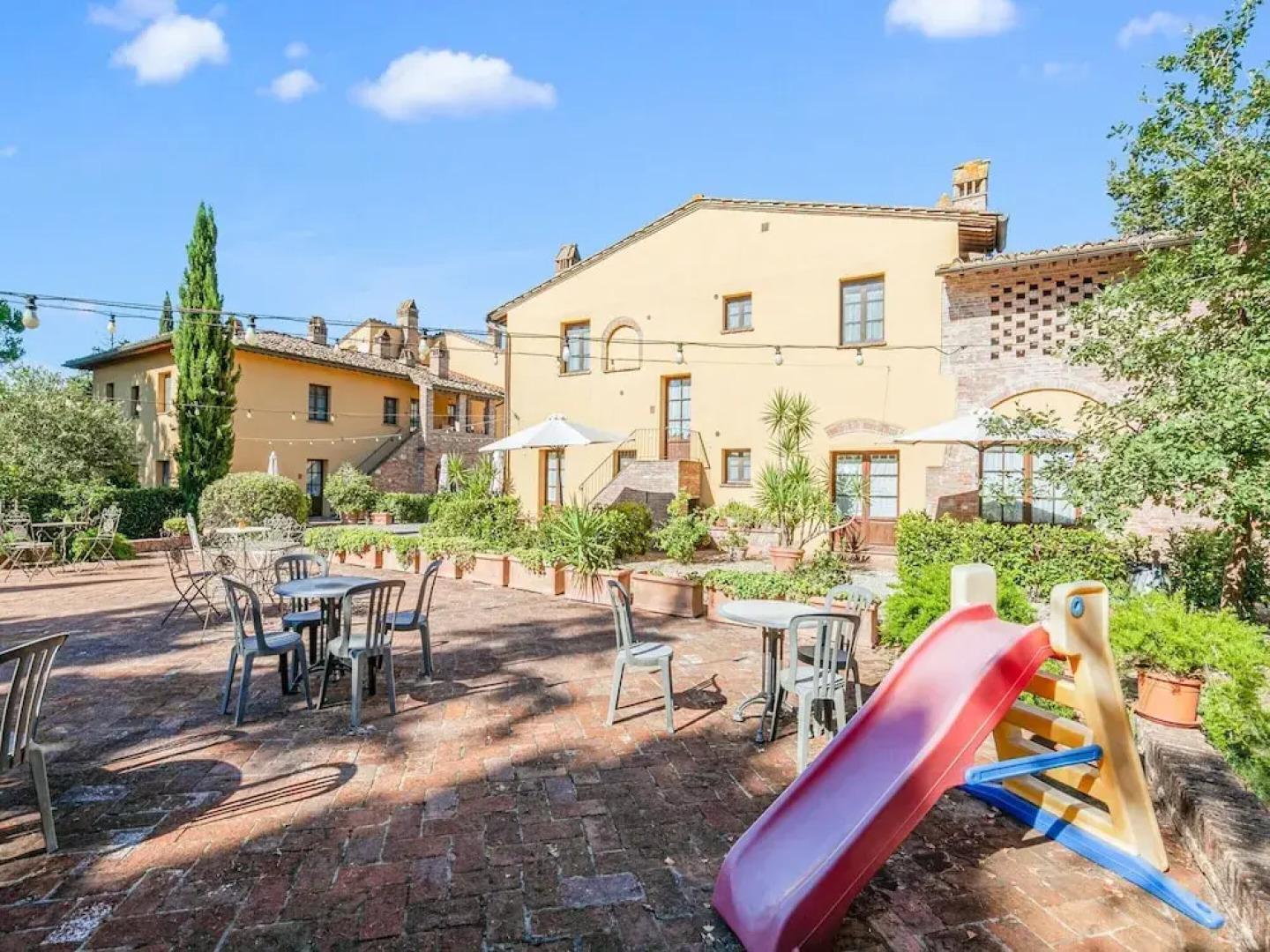 Belvilla by OYO Farmhous With Swimming Pool