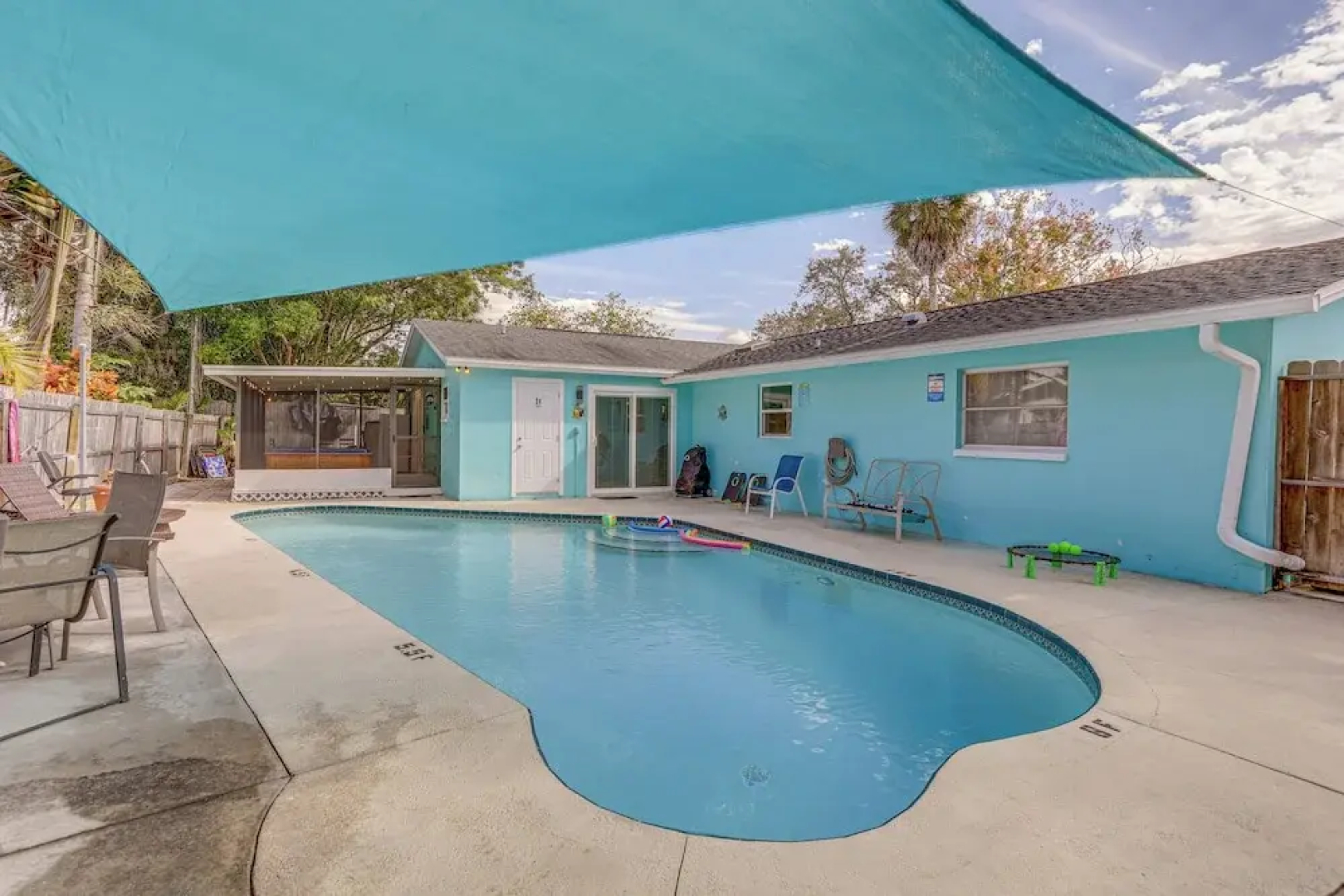 Largo Family Oasis: Private Pool & Hot Tub!
