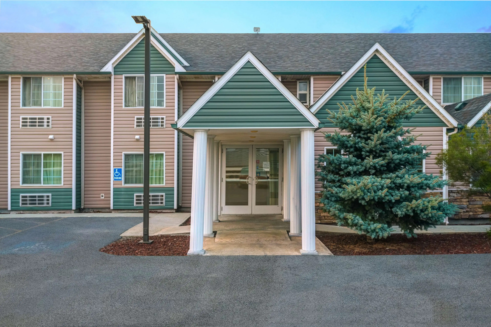 Motel 6 Idaho Falls, ID - Snake River