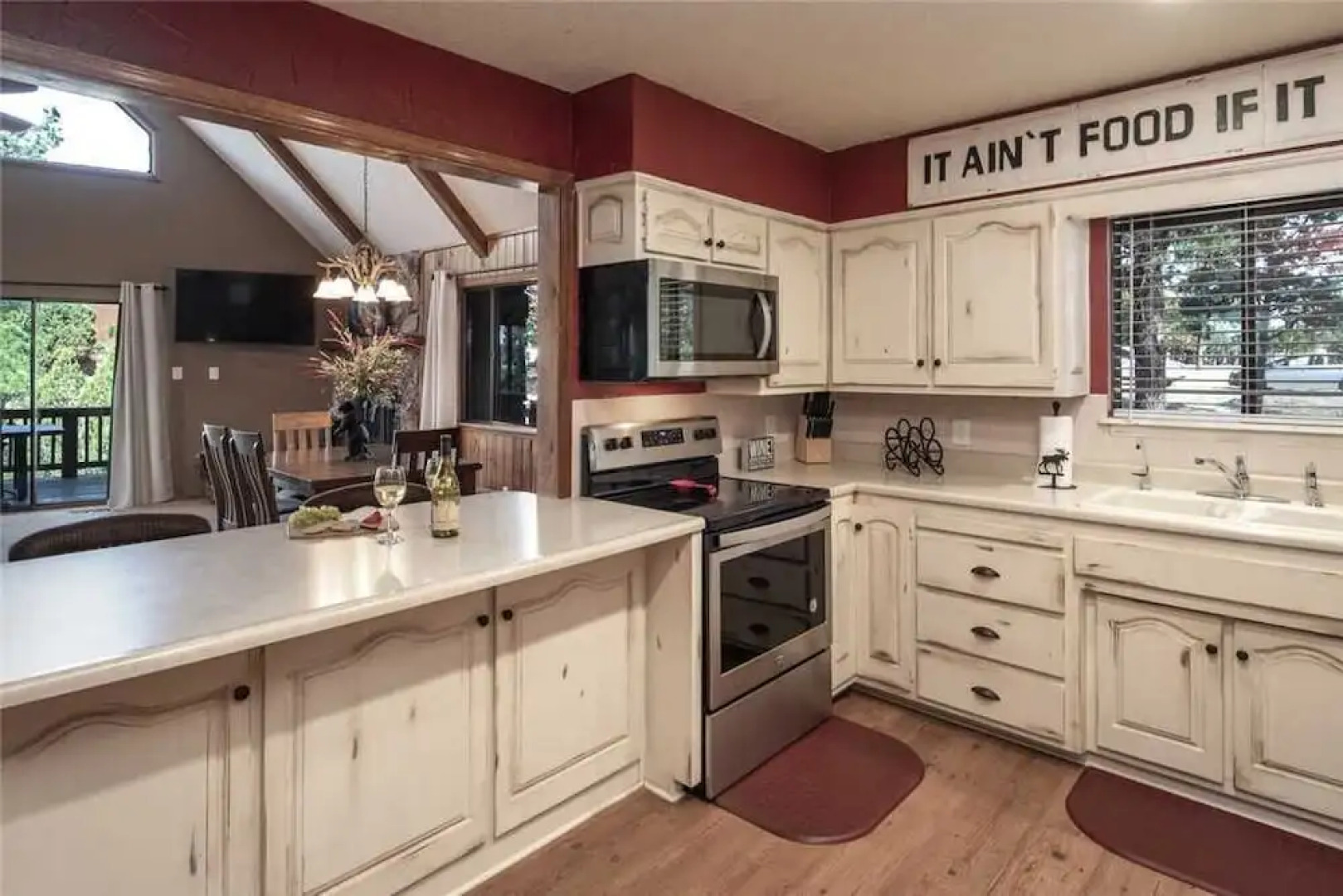 Majestic Retreat - Four Bedroom Cabin