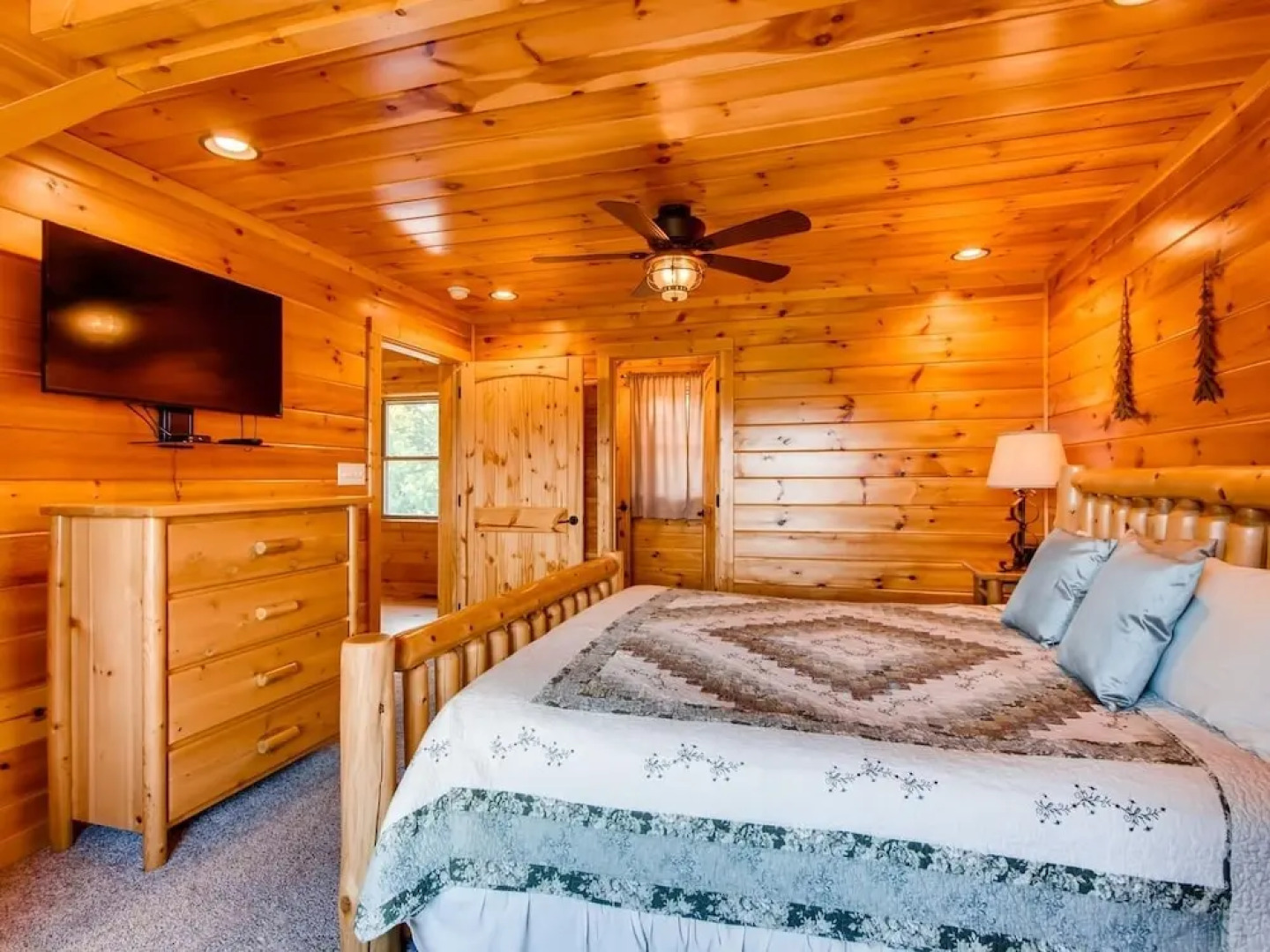 Vista di Cielo 4 Bedrooms 4.5 Bathrooms Cabin