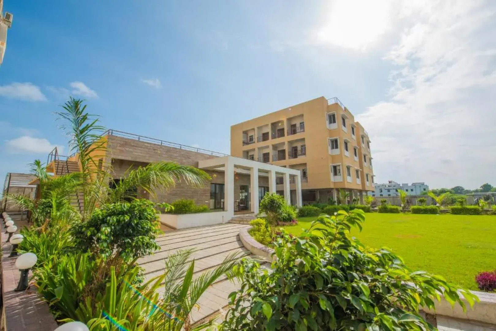 Budget Inn Service Apartments - Tiger Plaza