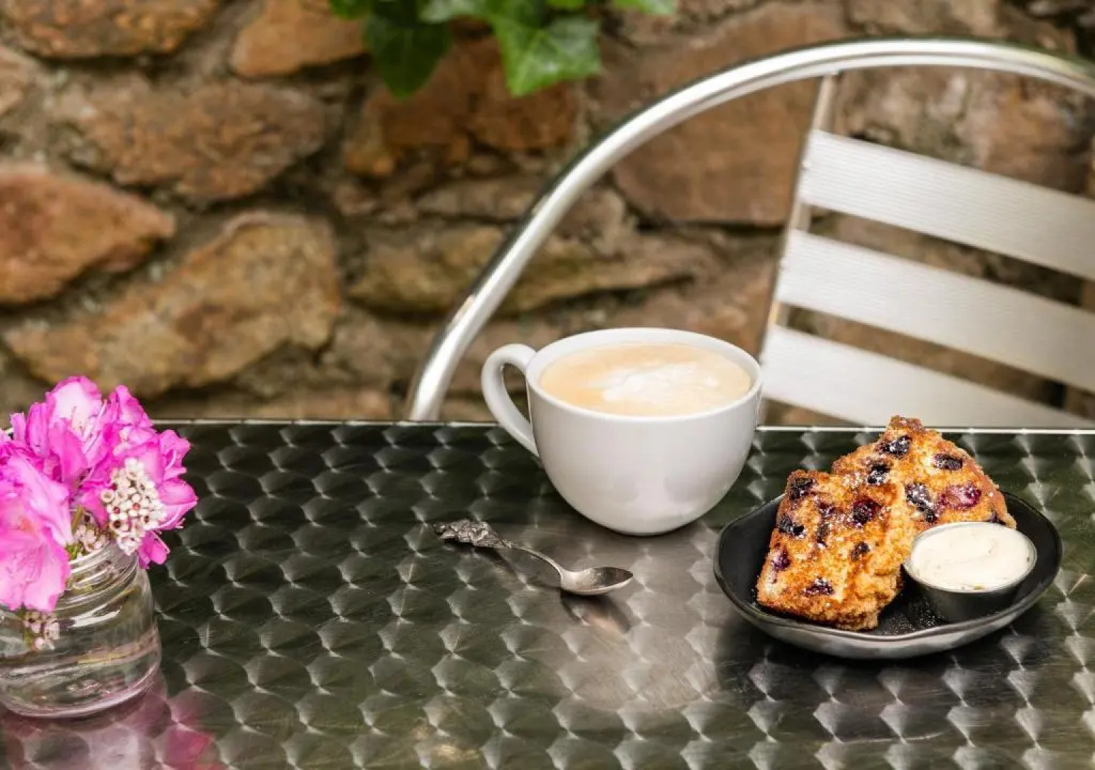 Oakhurst Inn at the University