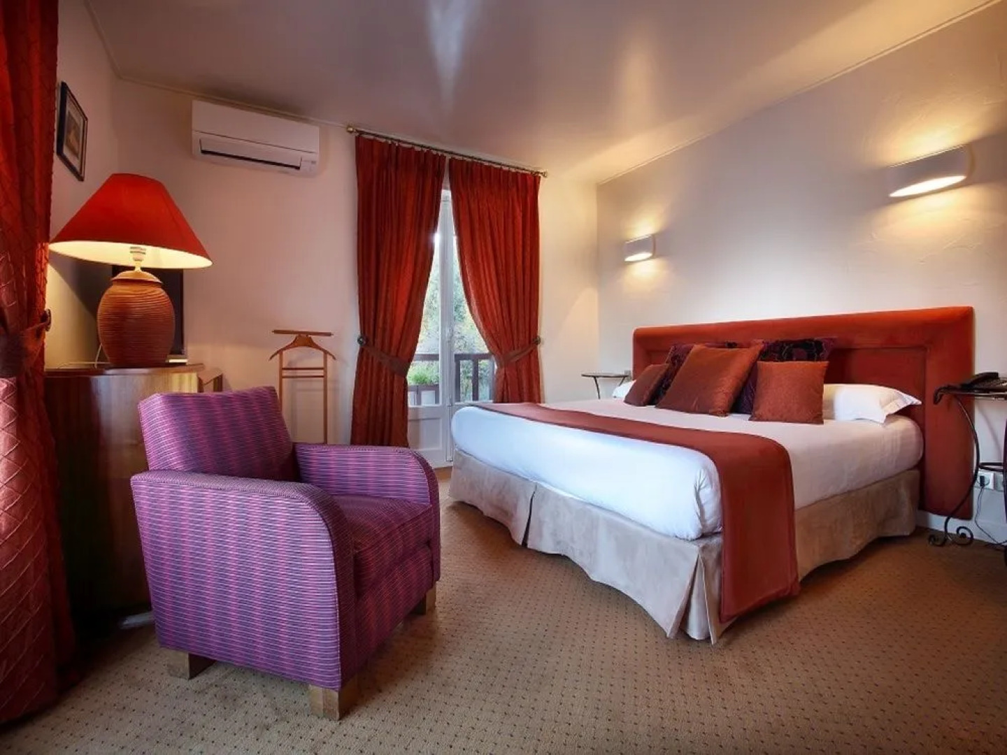 Hotel Ombremont-Restaurant Le Bateau Ivre