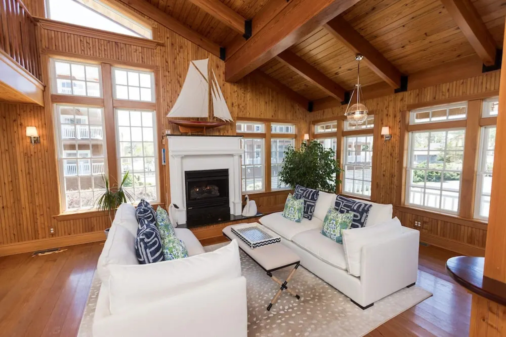 The Burrus House Inn Waterfront Suites