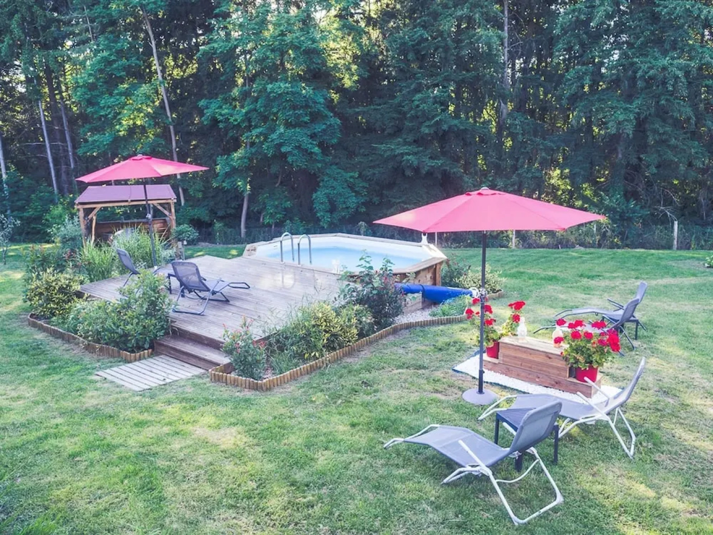 Holiday Home in Meaulne With Private Swimming Pool Near the Tronçais Forest