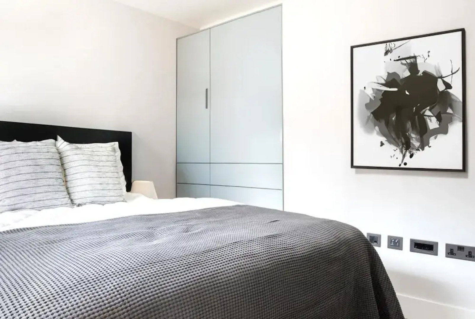 Sophisticated 2 Bedrooms by Spitafields