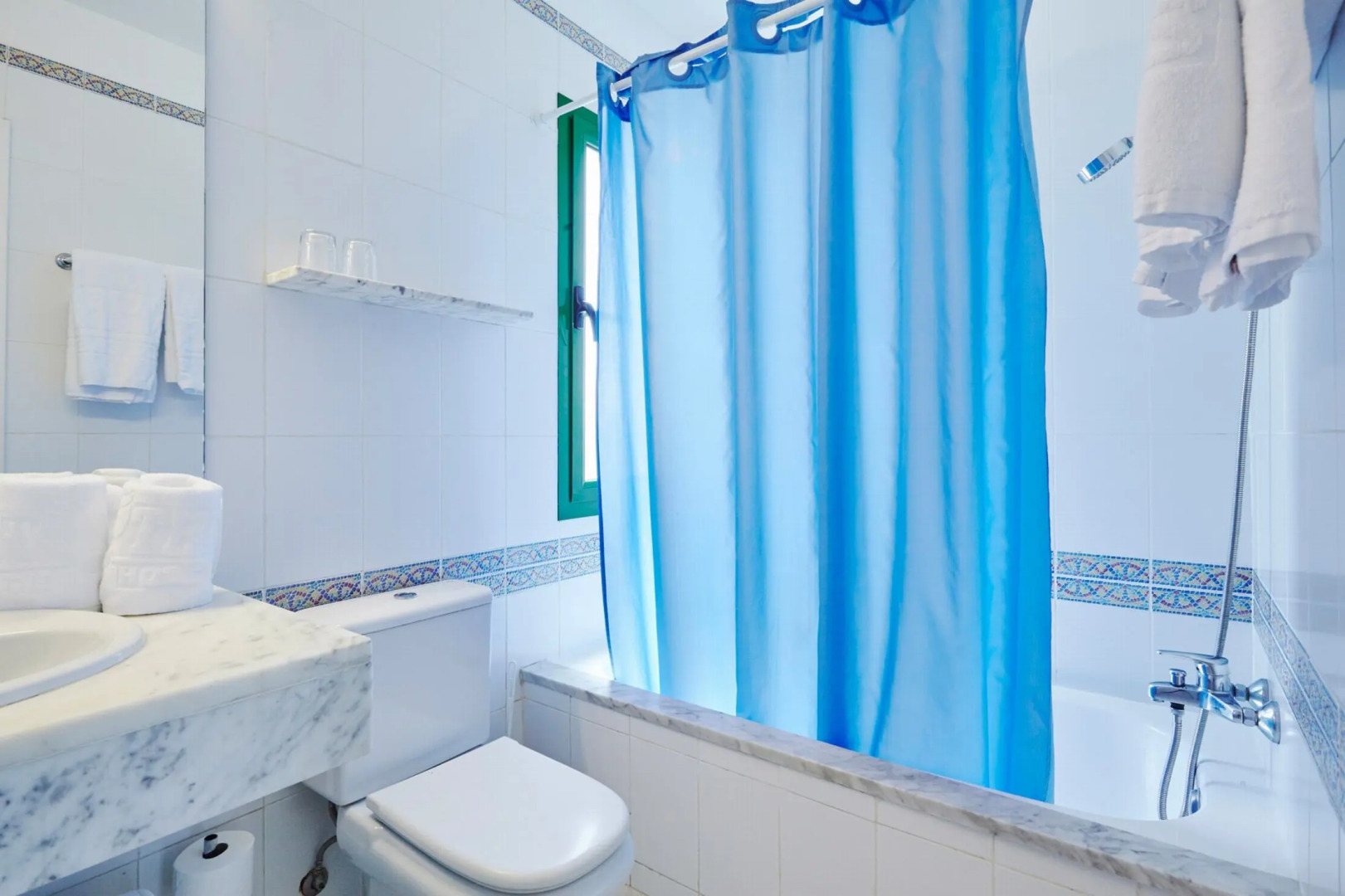 Отель THB Royal