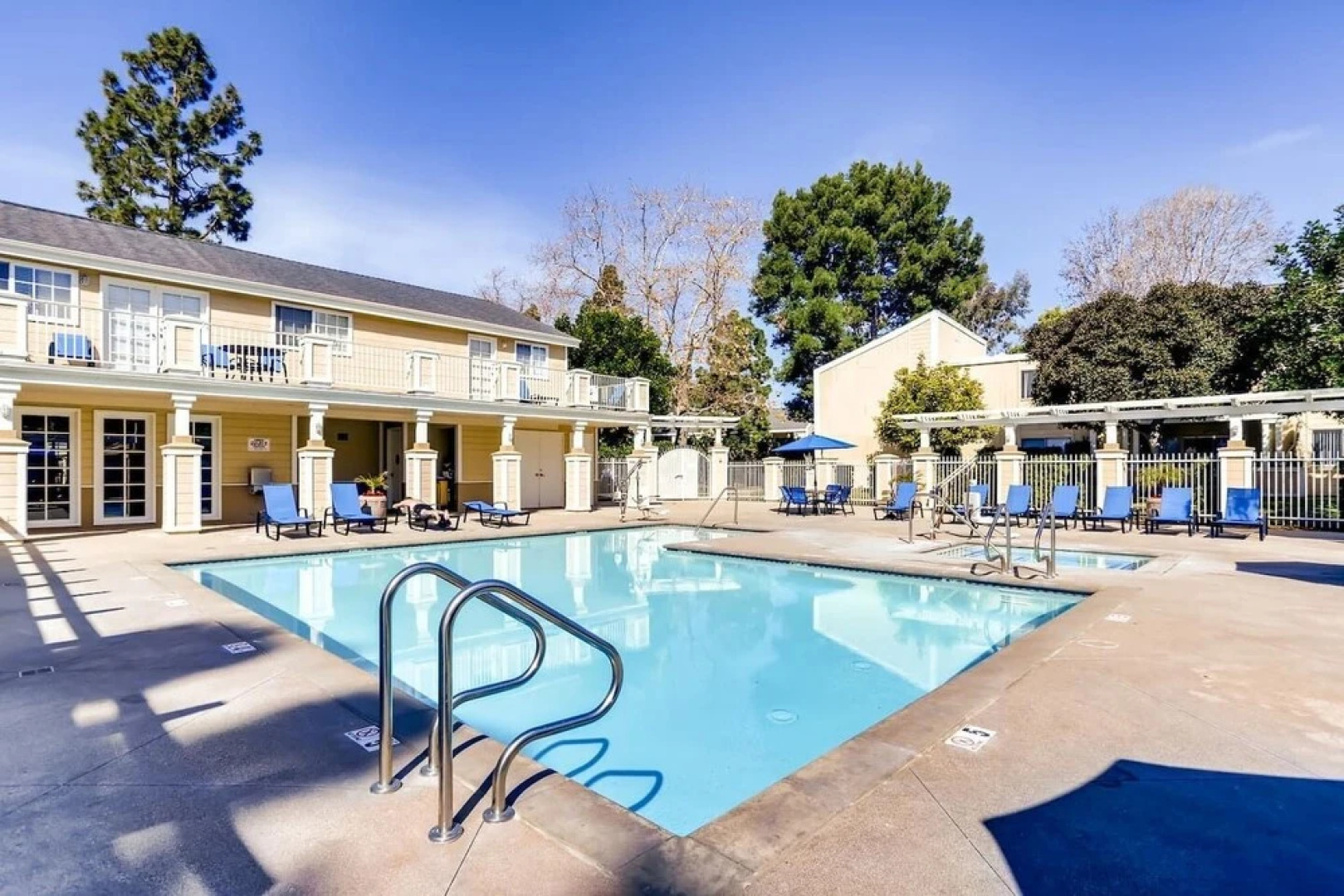 NEW - Private Entrance 2BR/BATH Next To Ritz Carlton Laguna - Walk To Beach! (MB3)