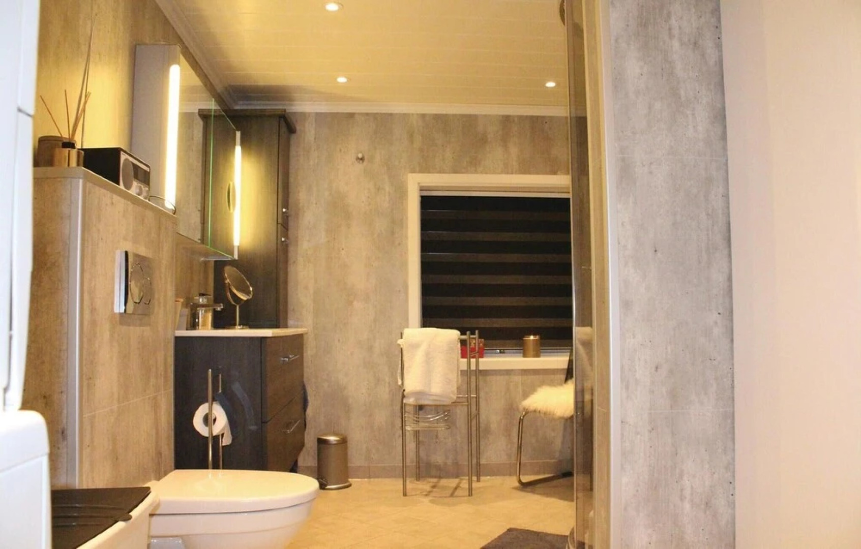 Stunning Home in Rogndalsvåg With 3 Bedrooms and Internet