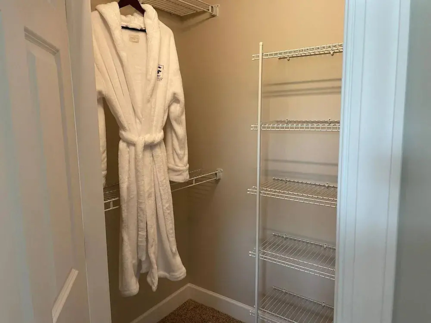 Peaceful Polaris Penthouse 2BR W D Balcony