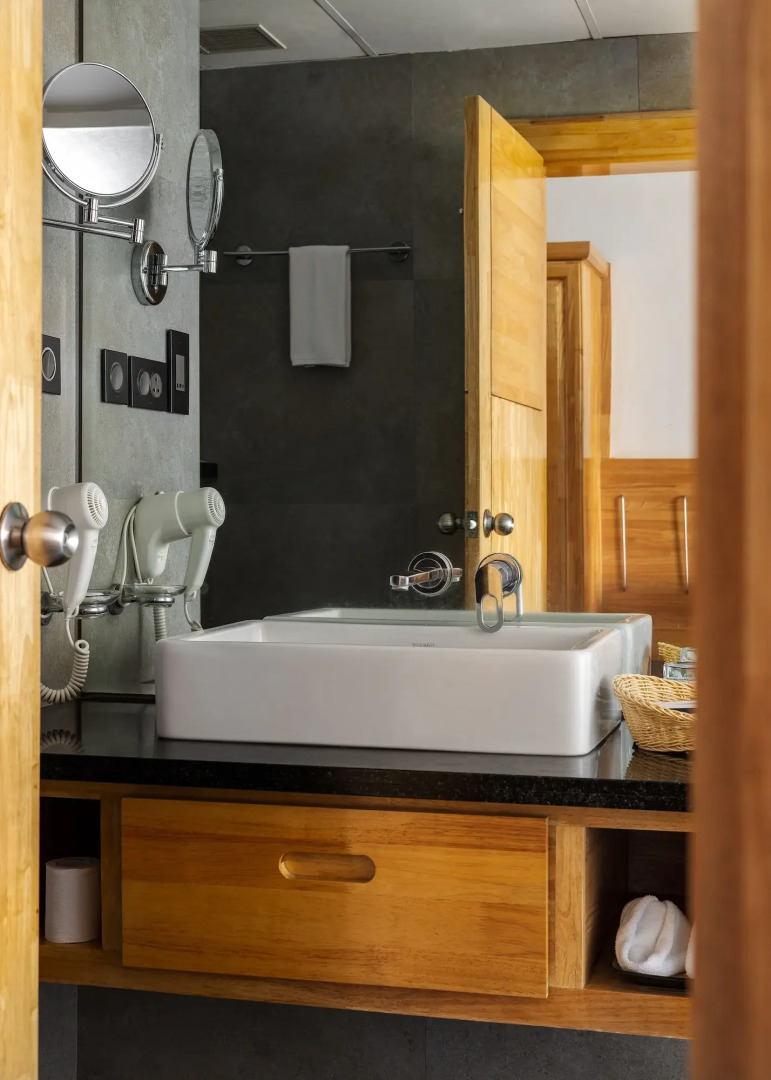 The Panoramic Getaway