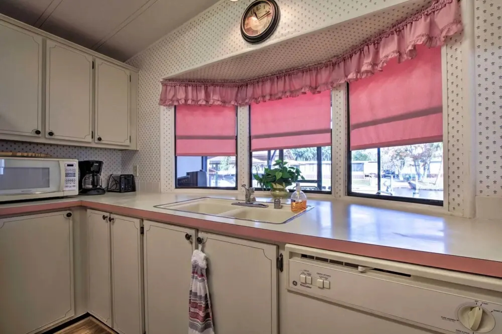 Waterfront Homosassa Home w/ Private Dock & Deck!