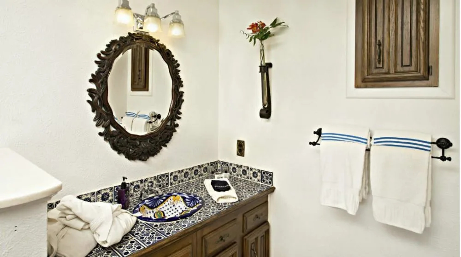 The Lakehouse Bed & Breakfast