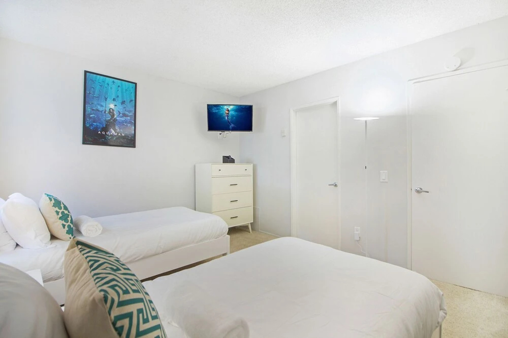 Private Entrance Under The Sea - 2BR/2BATH Next To Ritz Carlton - Walk To Ocean! (MB4)