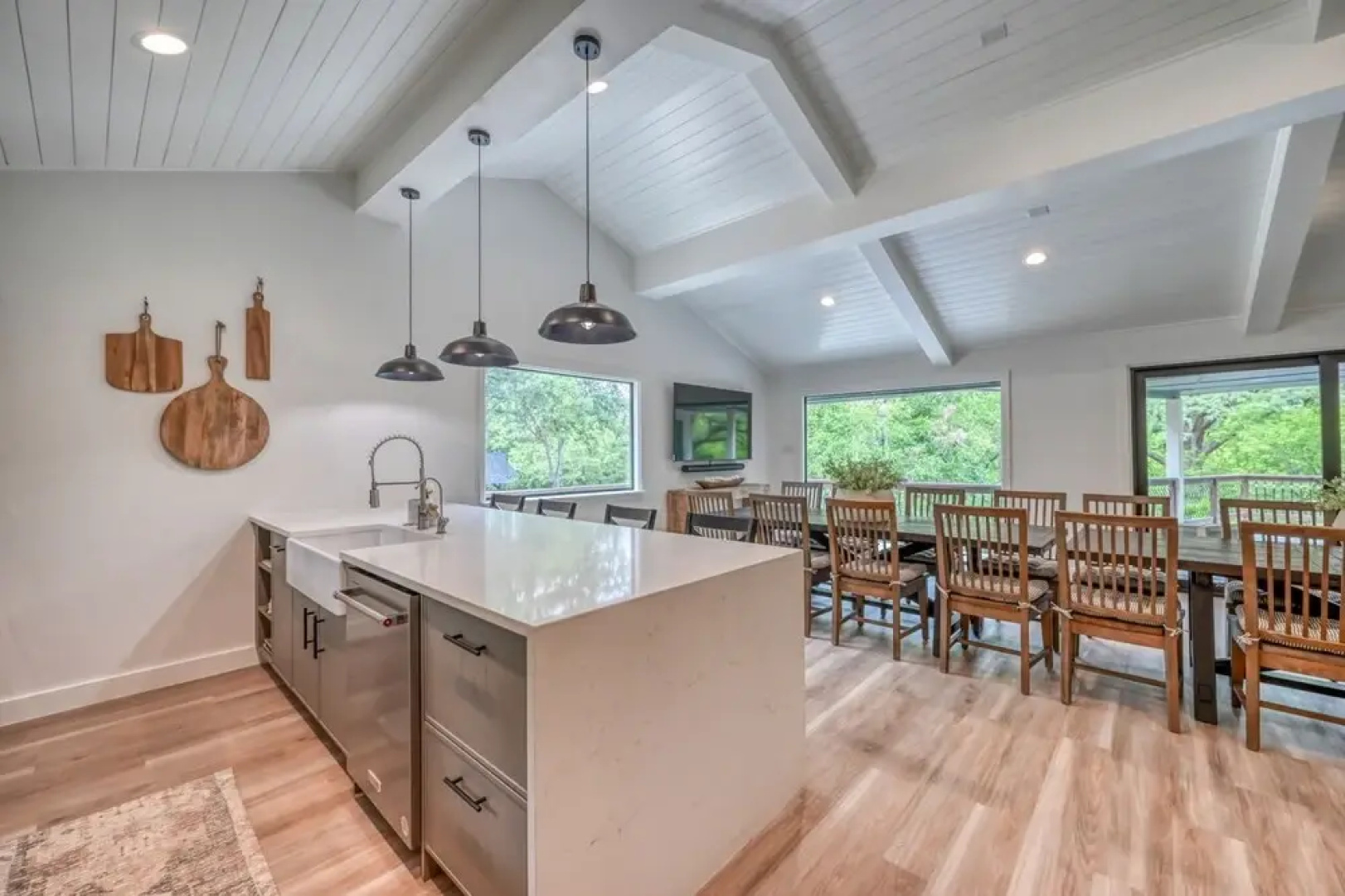 New! Luxury Riverfront Villa W/firepit & Gameroom!