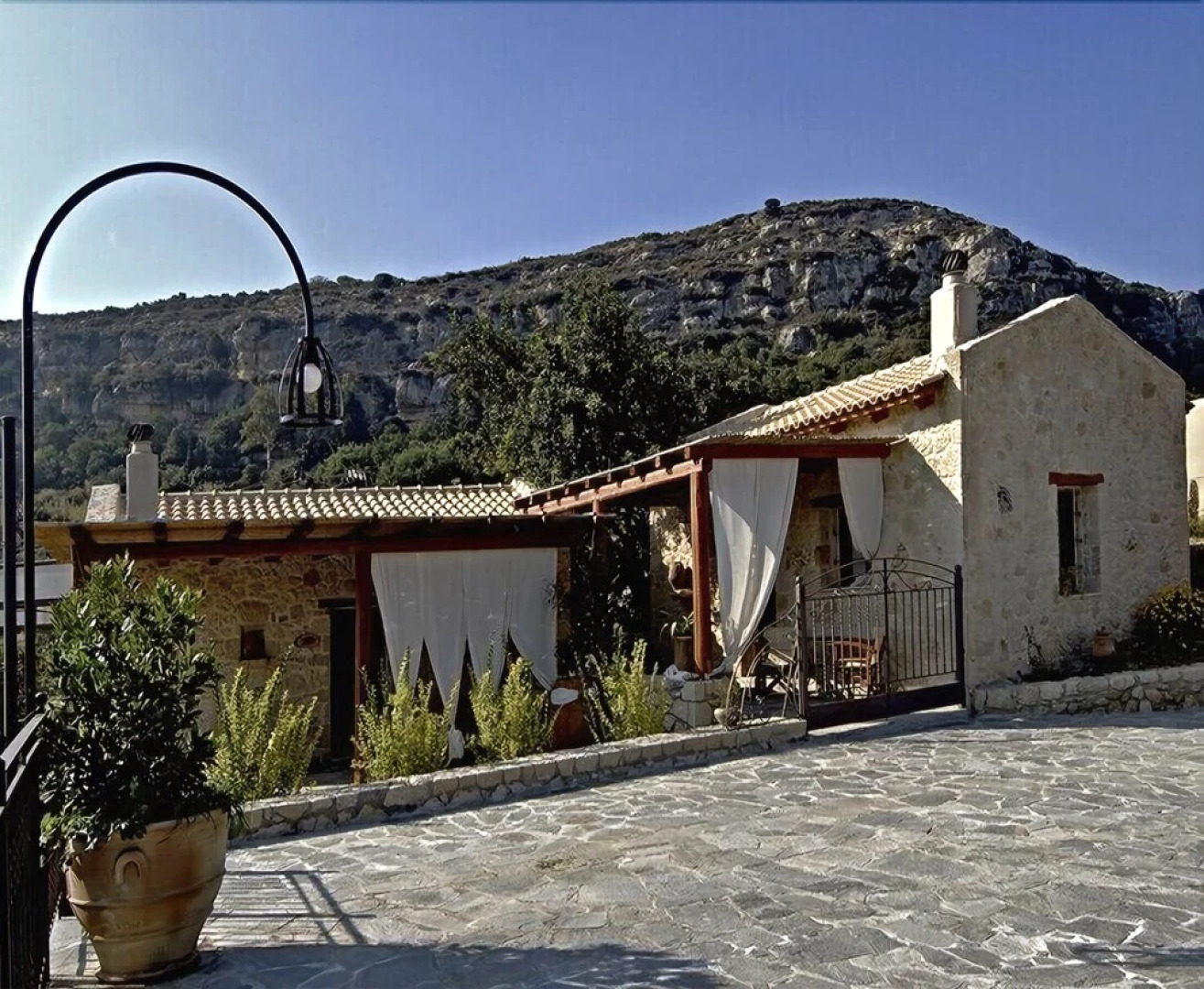 Agroikies Stratakis State