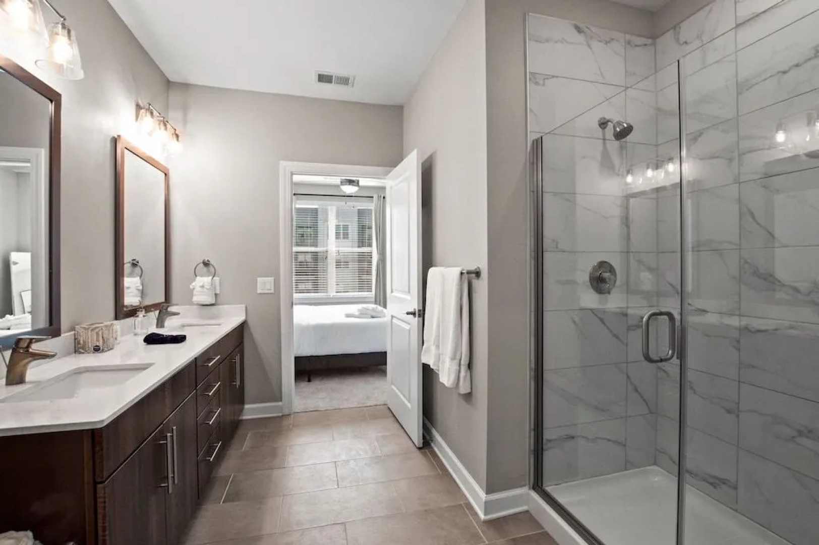 Kasa Charlotte FreeMoreWest