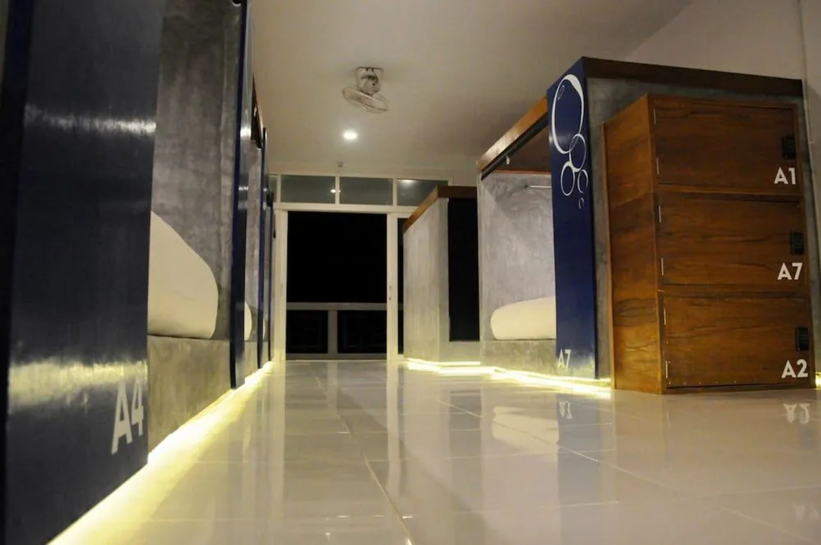 Oasis Hotel-Pods - Adults Only