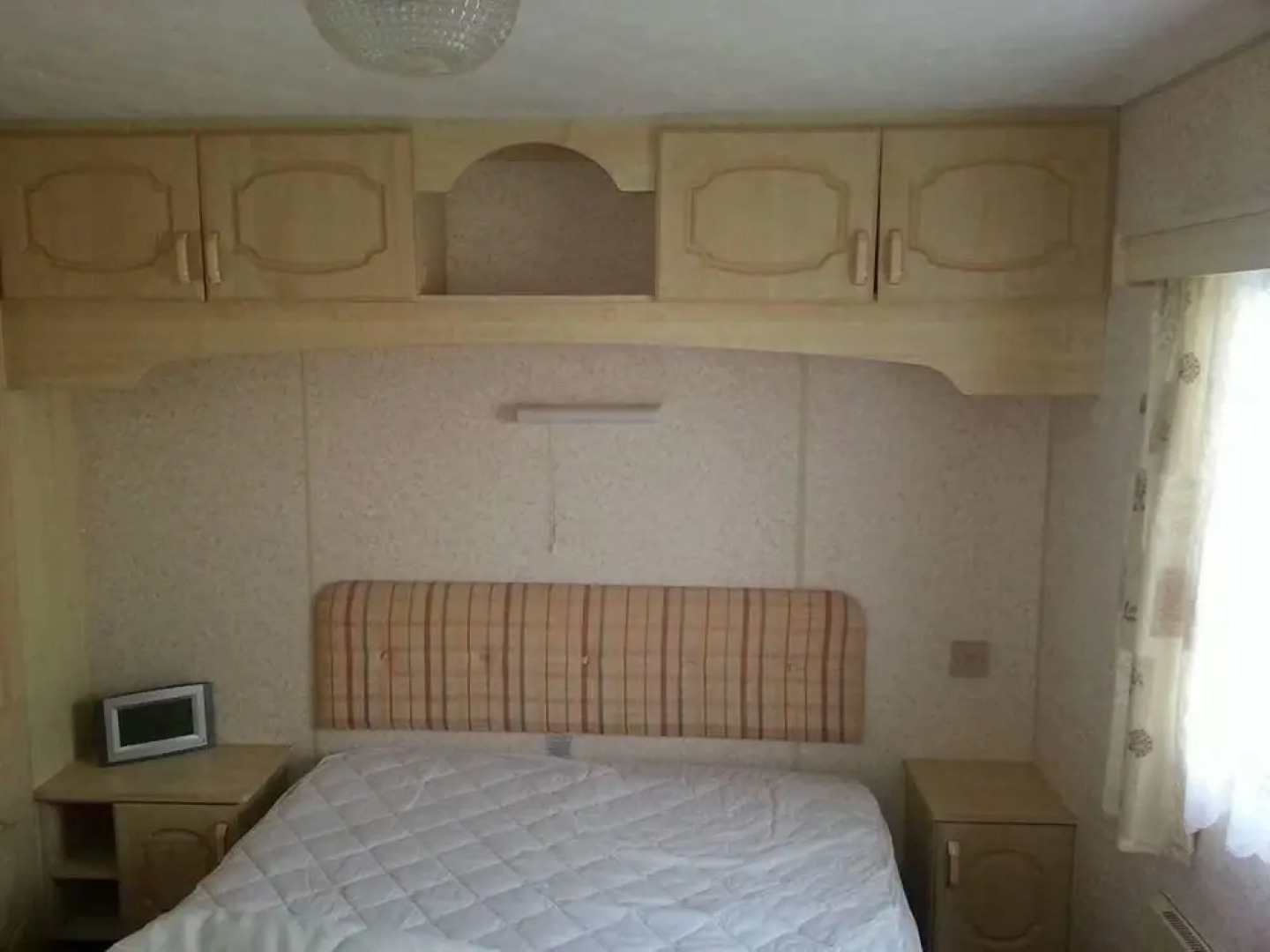 T & J's Caravan - Golden Palm