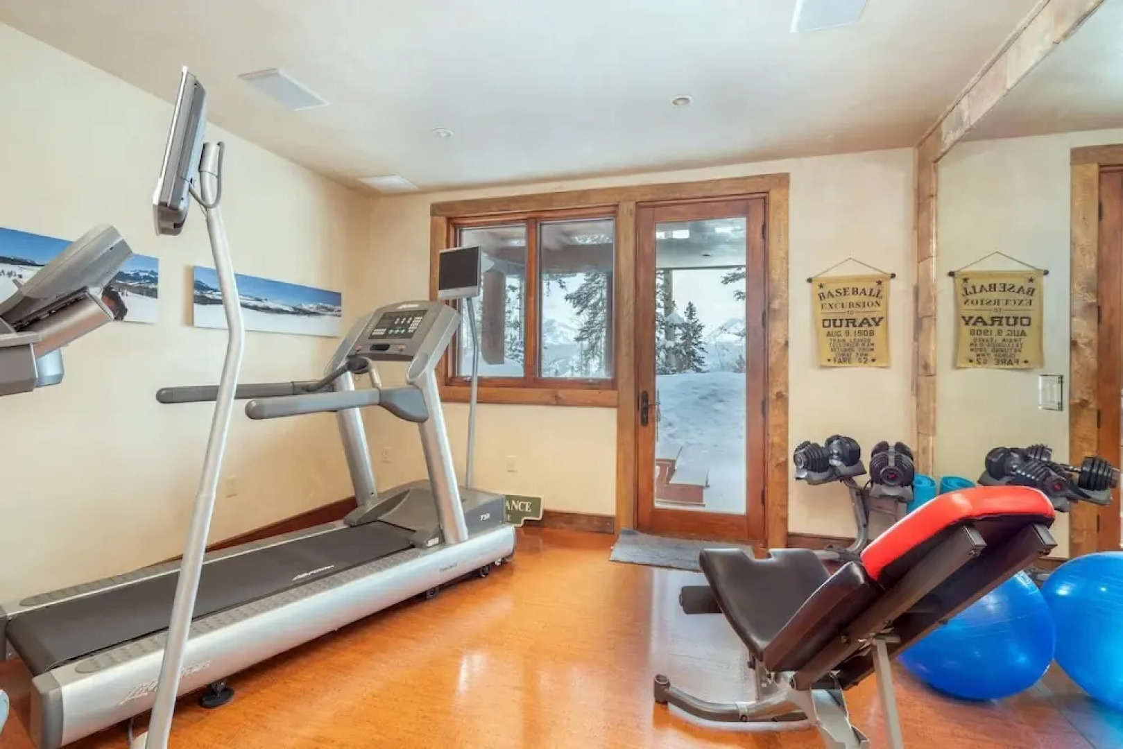 Hilltop Hideaway - Expansive Views From This Private Estate, Hot Tub, Pool Table