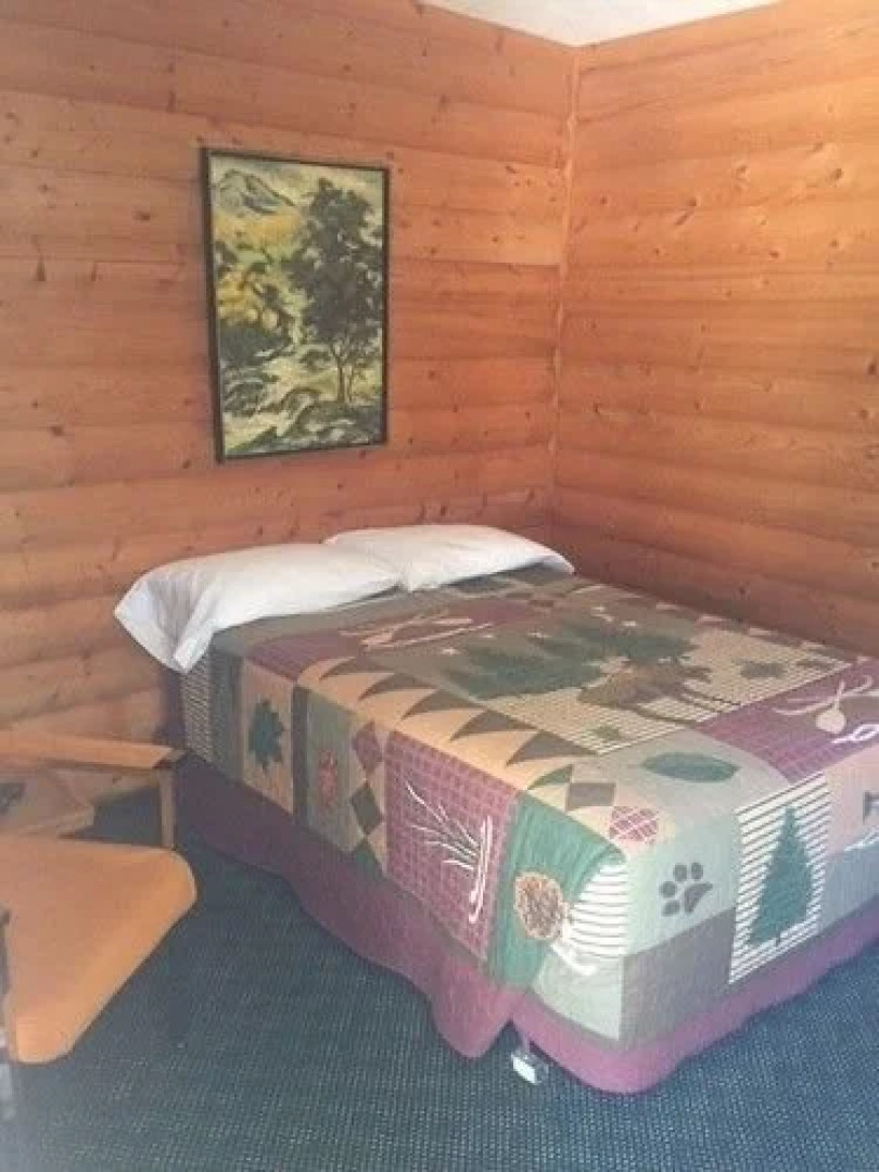 Smokey Hollow Motel & Resort