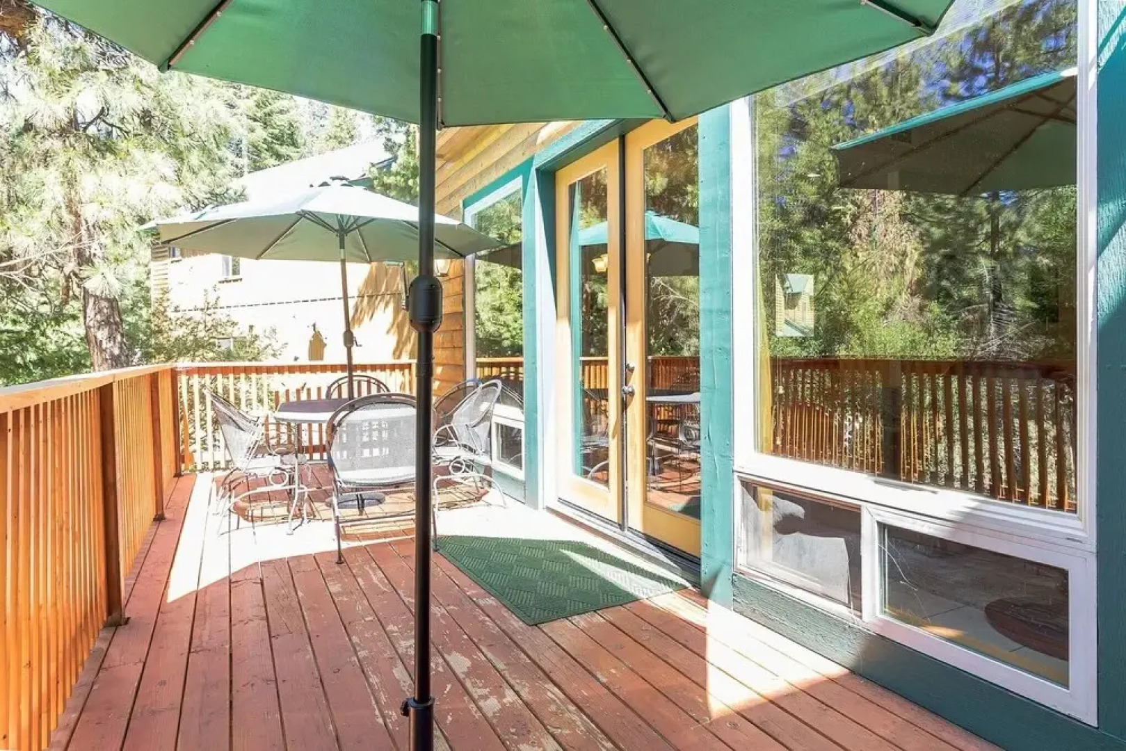 Spacious 4br/3ba. Continuous hot Water Tank! 4 Bedroom Home by Redawning