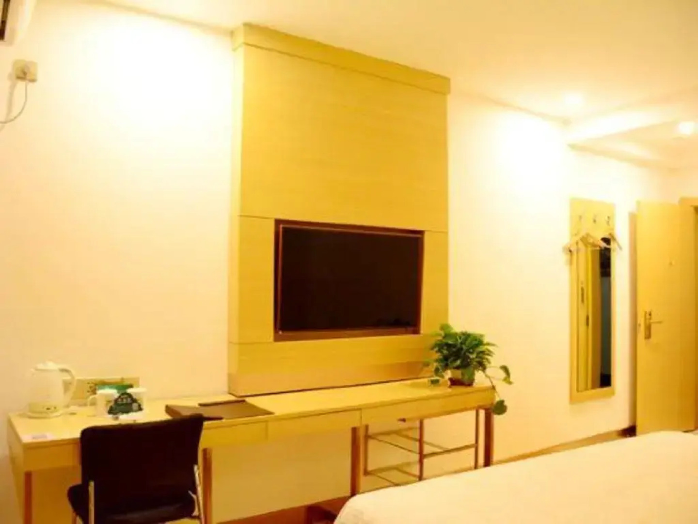 GreenTree Inn Taiyuan Wanbailin District West Bua Station Express Hotel