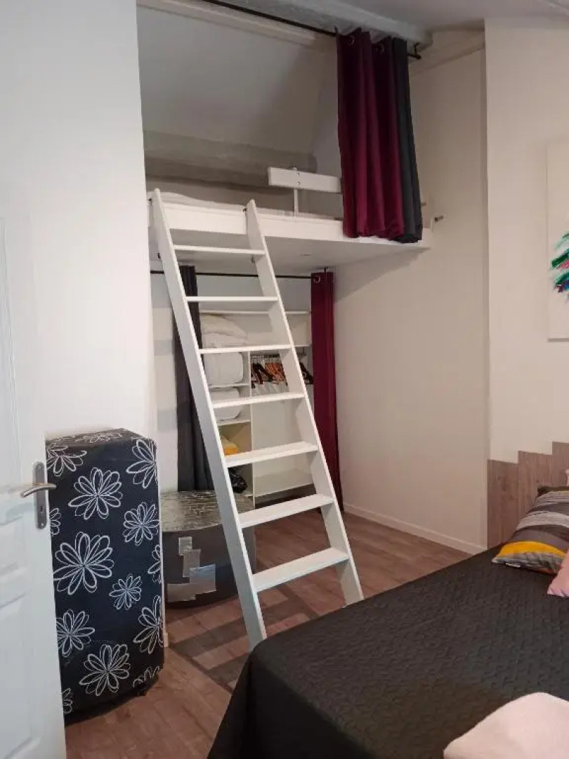 HELTY T2, logement neuf, tout équipé coeur du village, parking gratuit