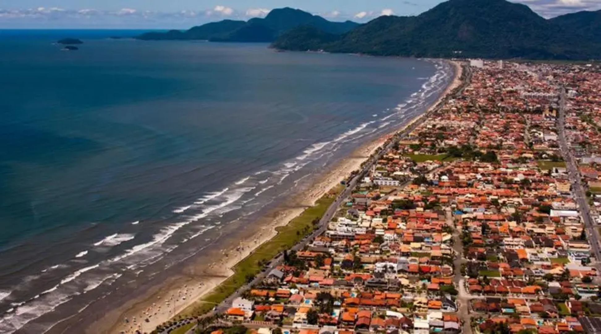 Casa em Peruibe 3 dormitórios sendo 1 suite