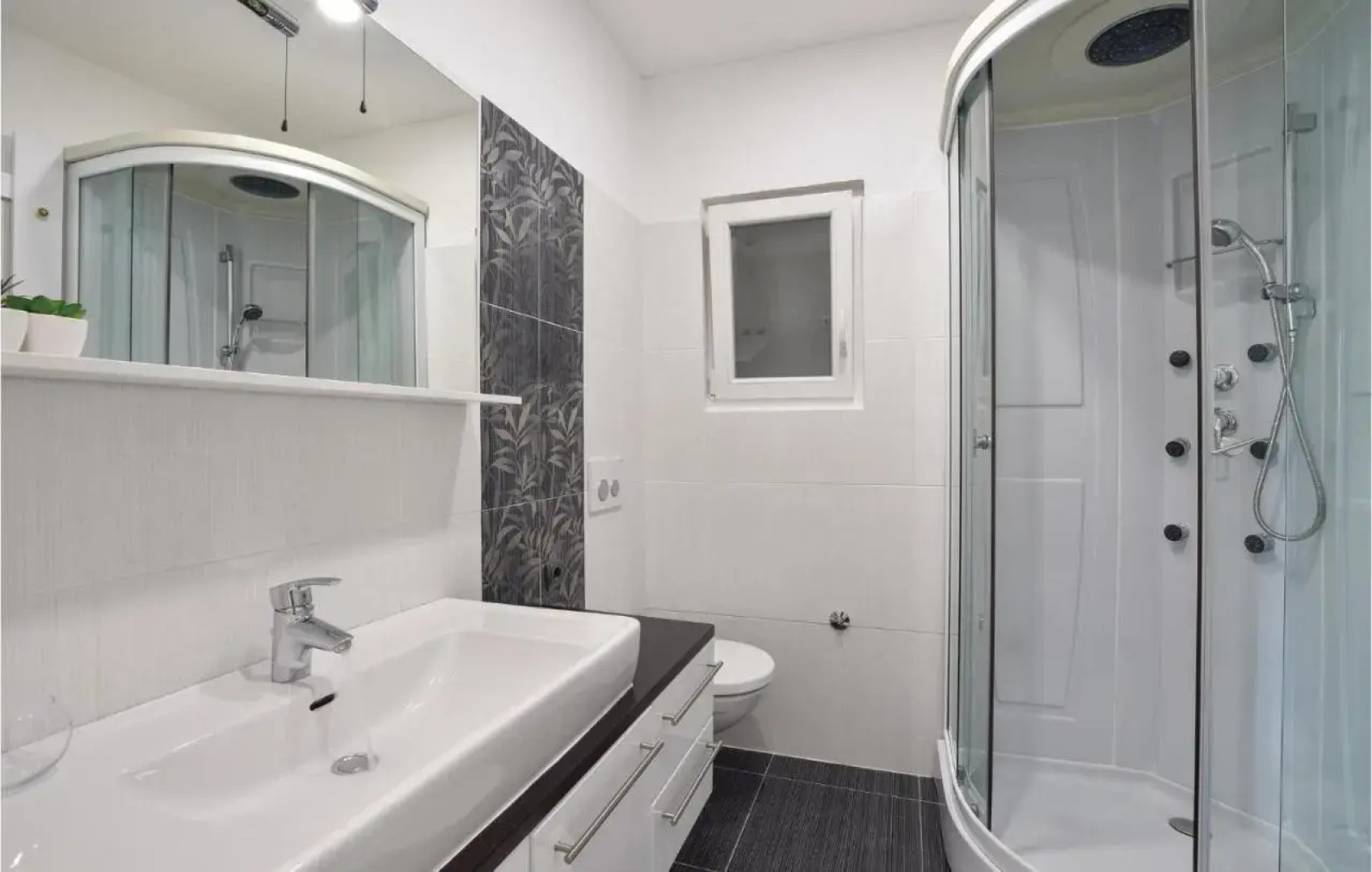 Four-Bedroom Holiday Home in Klis