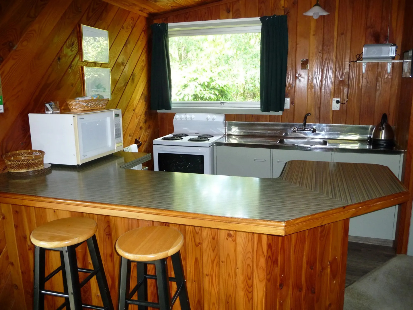 Sportmans Lodge