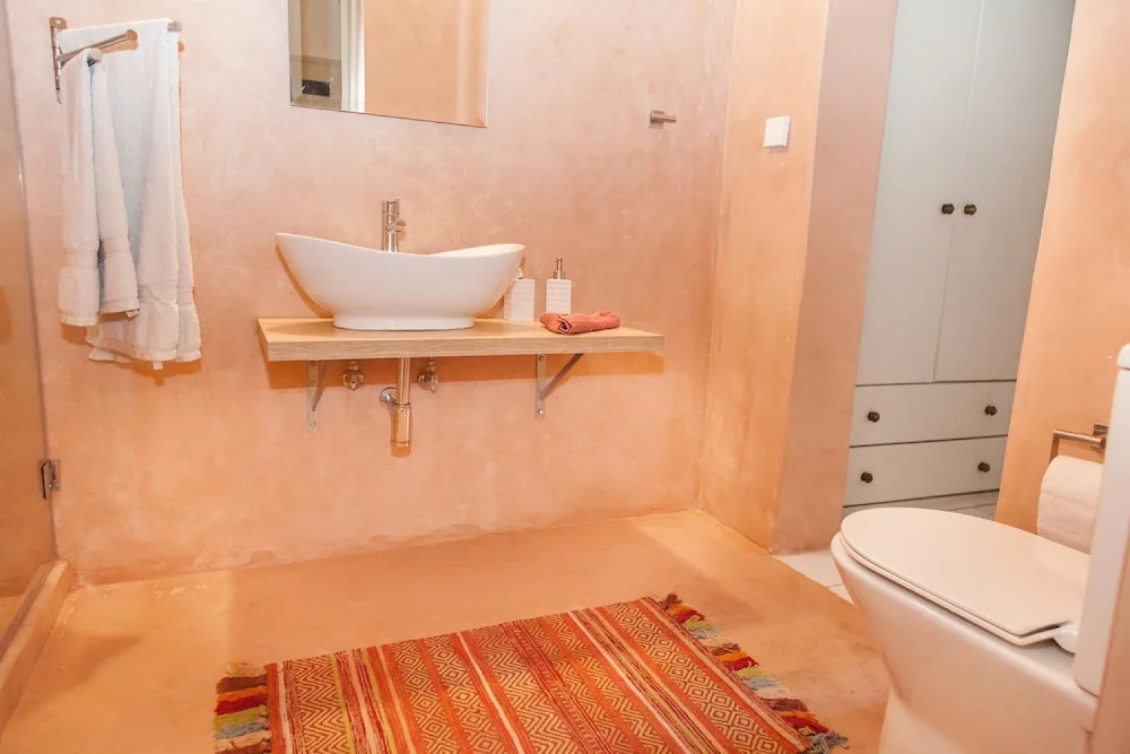 Fabulous Apartment Across Flisvos