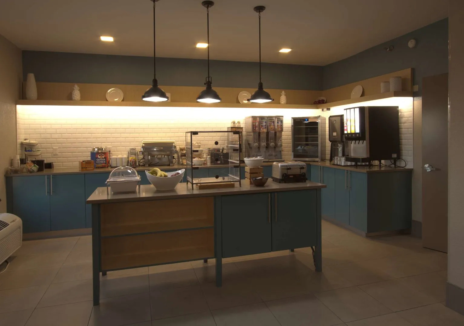 Country Inn & Suites by Radisson, Moline Airport, IL