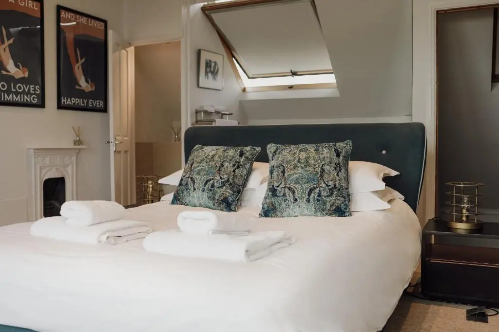 Beautiful Beach House with 4 Bedrooms and Hot-Tub