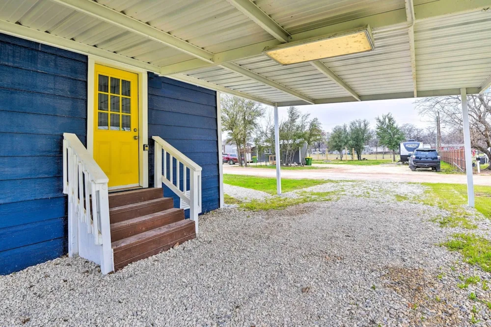 Lake Granbury Getaway ~ 1 Block to Waterfront