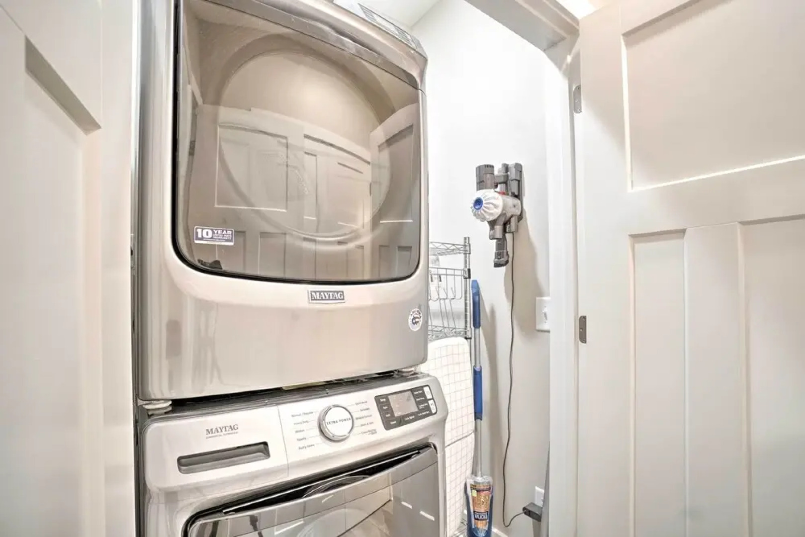 Hootenanny at Horton Creek: Creekside Escape!