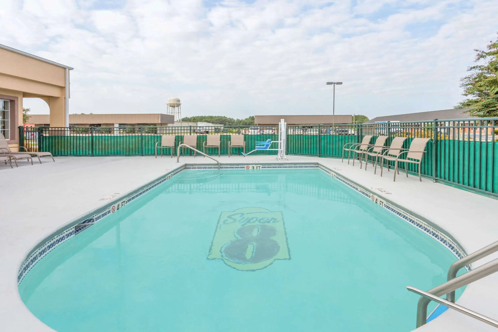 Super 8 by Wyndham Santee