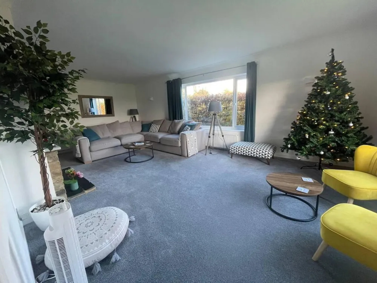 Luxury 5-bed House With Tennis Court & Games Room