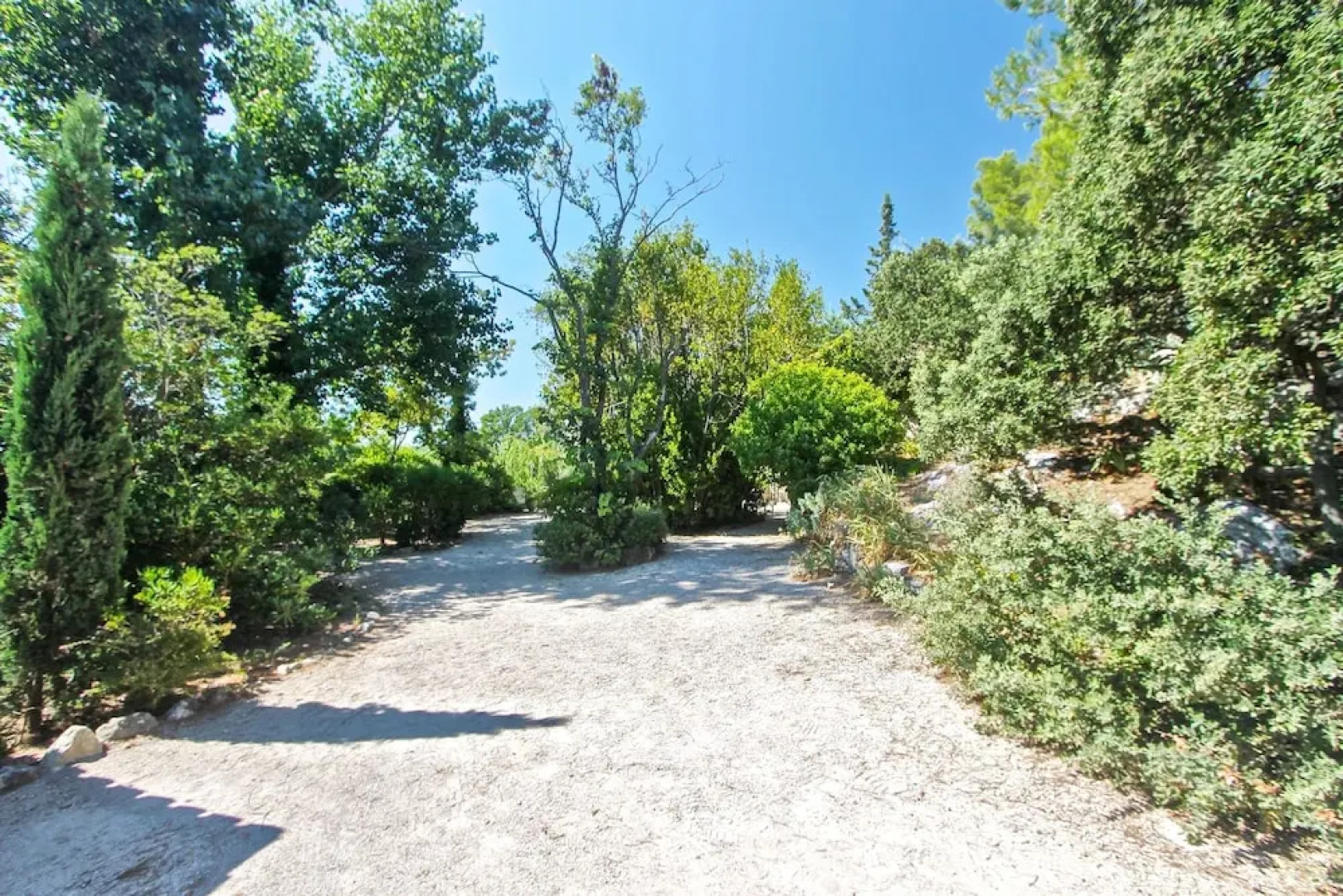 Villa With 4 Bedrooms in Maussane-les-alpilles, With Wonderful Mountai