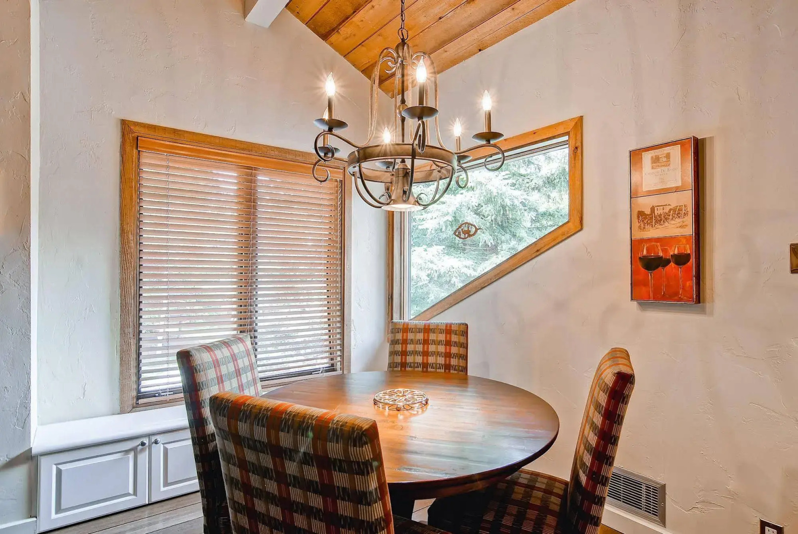 Ridgepoint Townhomes by East West Hospitality