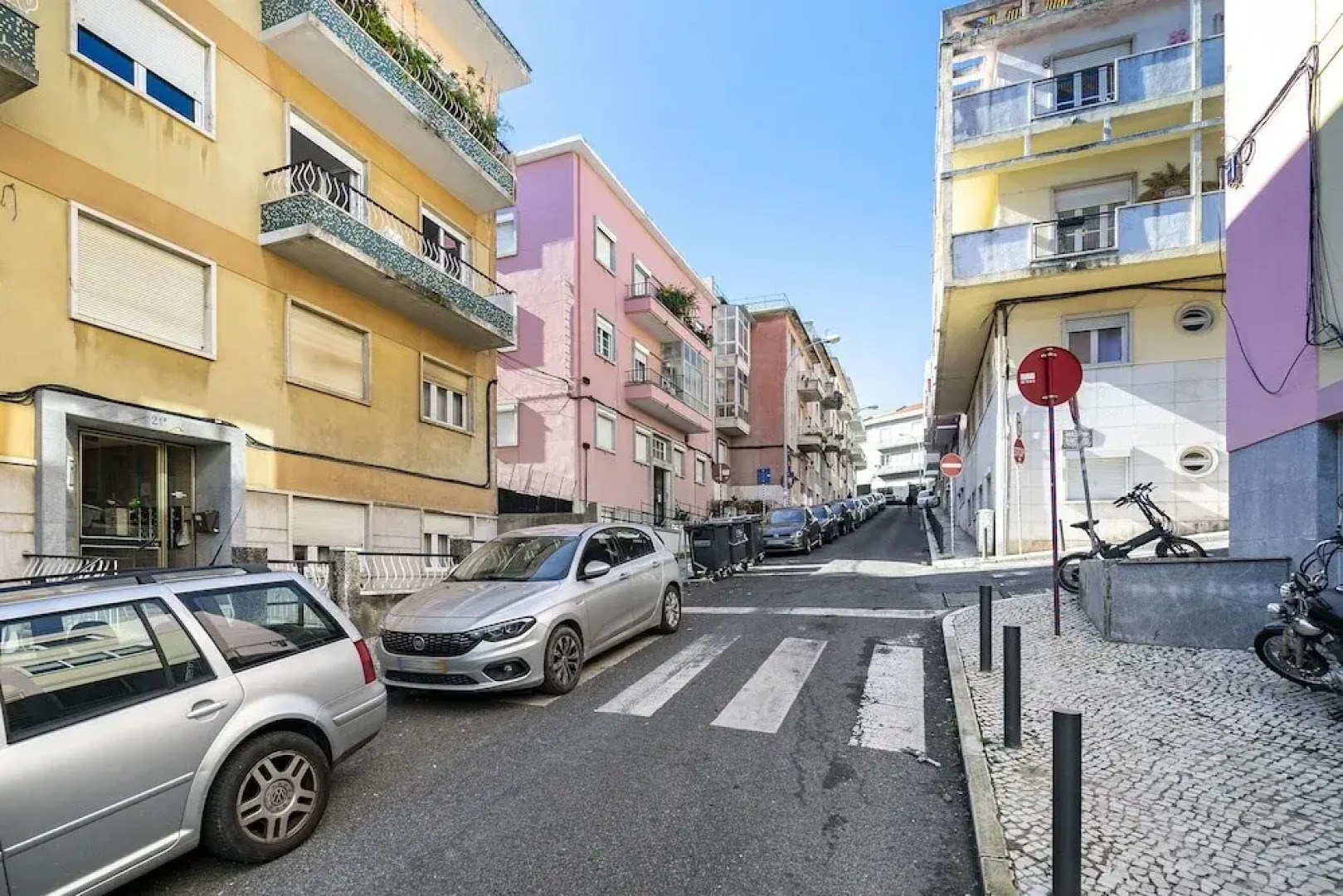 Suburban Serenity Family Home With Pool