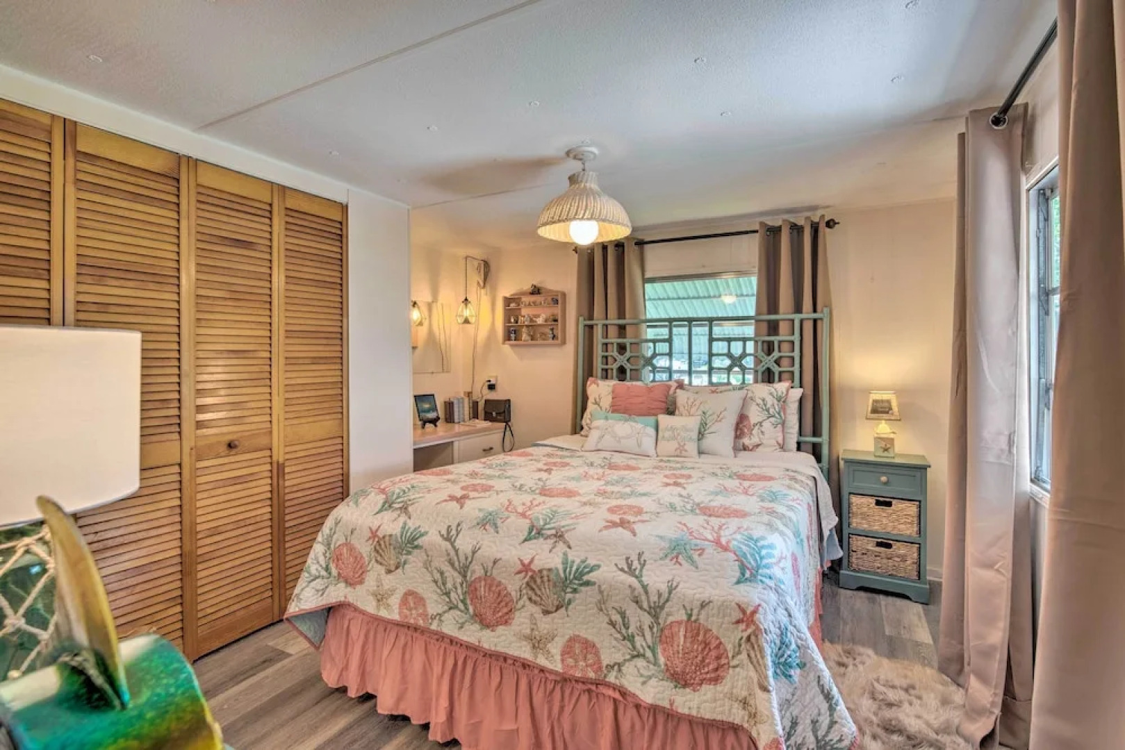 Homosassa Retreat w/ Sunroom & Canal Views!